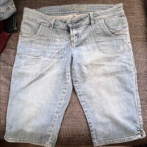 American Eagle Medium Wash Denim Jeans